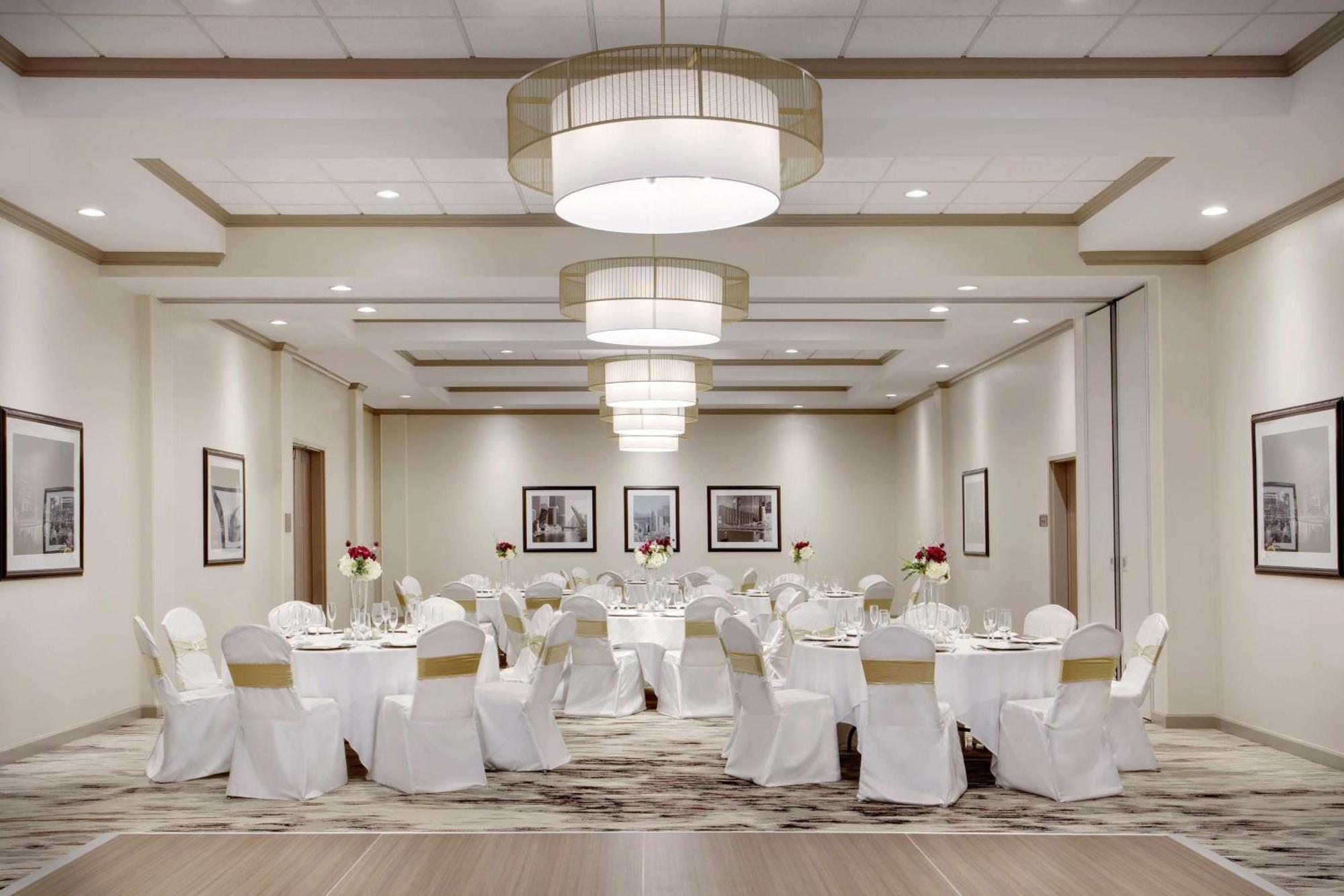 Doubletree By Hilton Chicago Midway Airport, Il Hotel Bedford Park Екстериор снимка