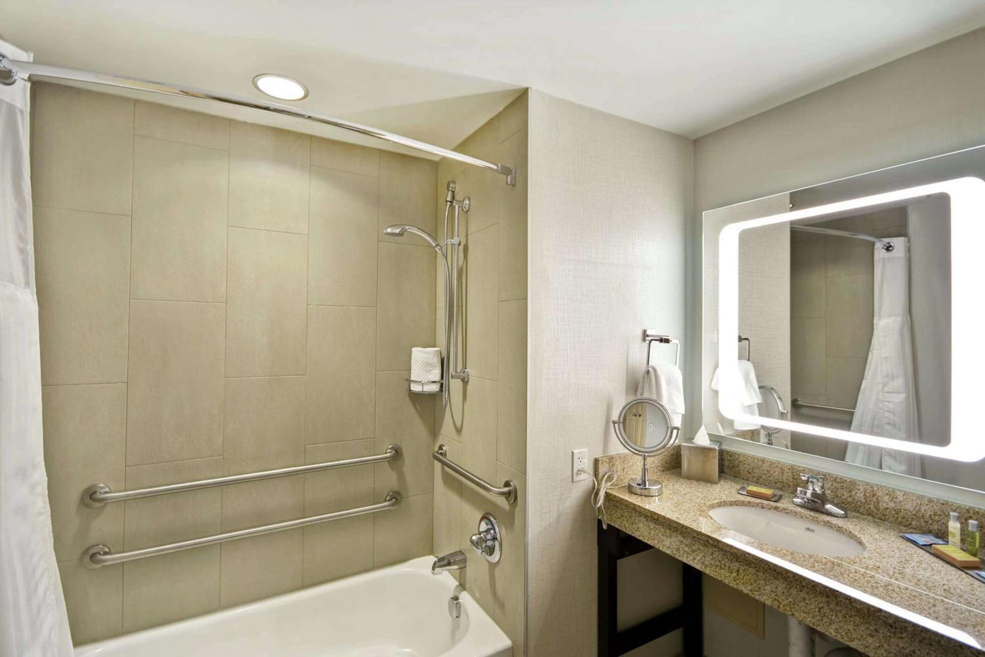 Doubletree By Hilton Chicago Midway Airport, Il Hotel Bedford Park Екстериор снимка