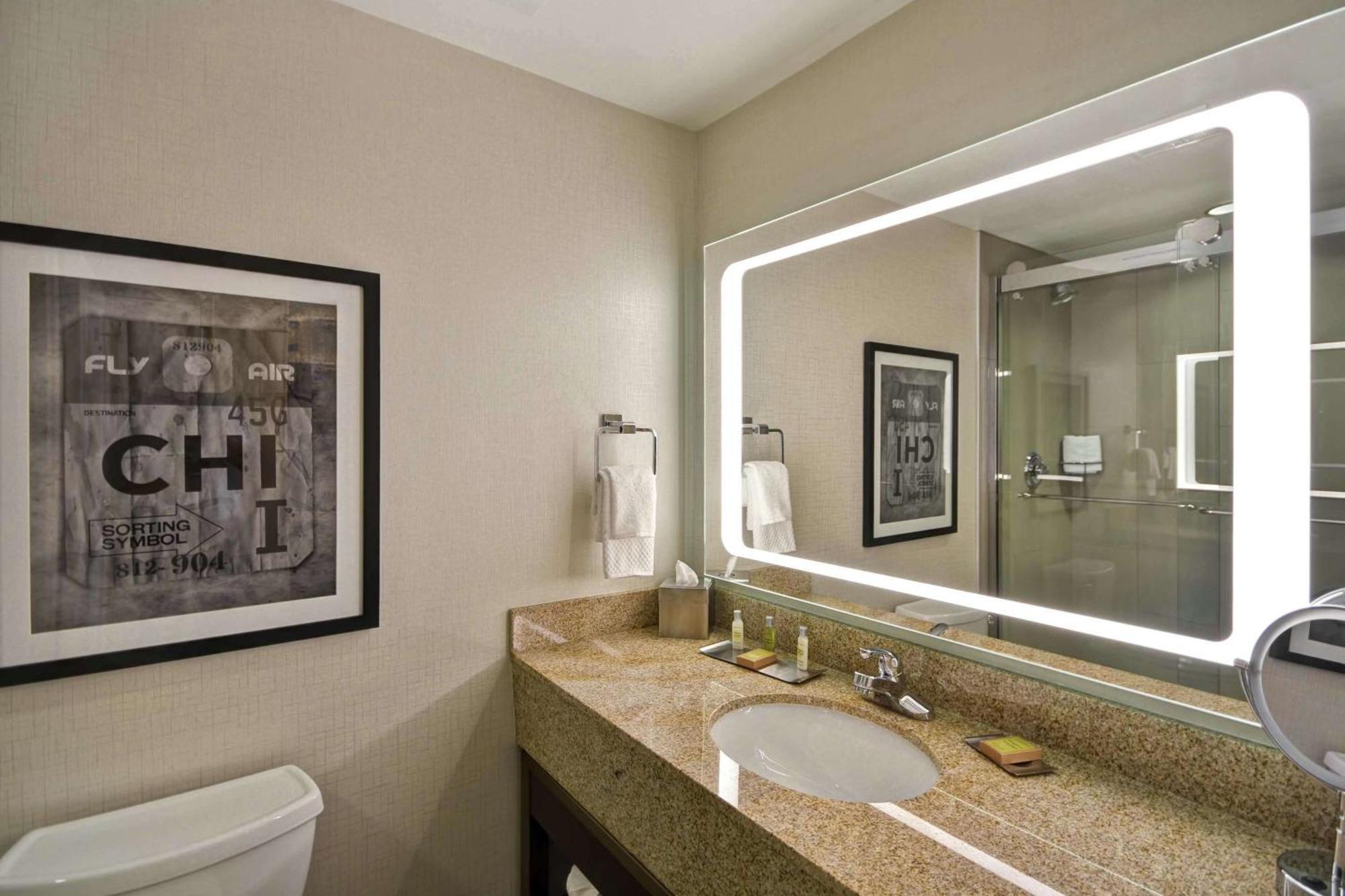 Doubletree By Hilton Chicago Midway Airport, Il Hotel Bedford Park Екстериор снимка