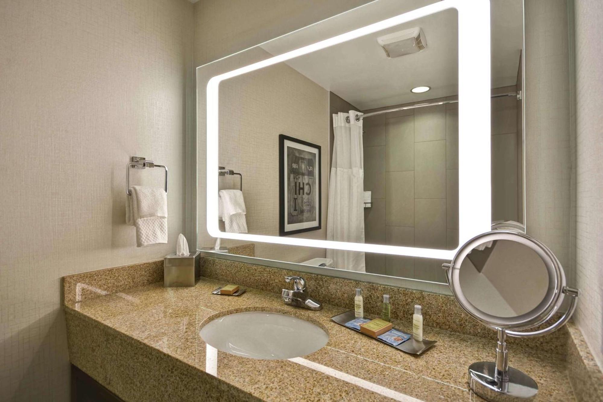 Doubletree By Hilton Chicago Midway Airport, Il Hotel Bedford Park Екстериор снимка
